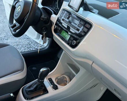 Белый Фольксваген e-up, объемом двигателя 0 л и пробегом 84 тыс. км за 5850 $, фото 15 на Automoto.ua