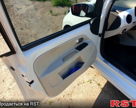 Белый Фольксваген e-up, объемом двигателя 65 л и пробегом 177 тыс. км за 7000 $, фото 4 на Automoto.ua