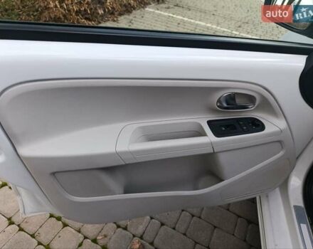 Білий Фольксваген e-up, об'ємом двигуна 0 л та пробігом 108 тис. км за 6930 $, фото 25 на Automoto.ua