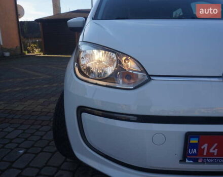 Белый Фольксваген e-up, объемом двигателя 0 л и пробегом 84 тыс. км за 6200 $, фото 22 на Automoto.ua