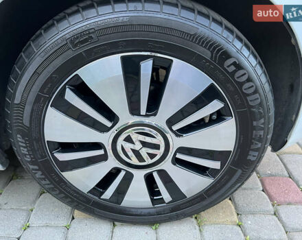 Белый Фольксваген e-up, объемом двигателя 0 л и пробегом 101 тыс. км за 6250 $, фото 81 на Automoto.ua