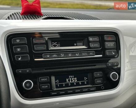 Белый Фольксваген e-up, объемом двигателя 0 л и пробегом 89 тыс. км за 6799 $, фото 21 на Automoto.ua