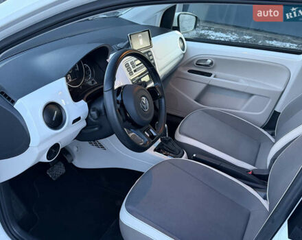 Белый Фольксваген e-up, объемом двигателя 0 л и пробегом 84 тыс. км за 5850 $, фото 9 на Automoto.ua