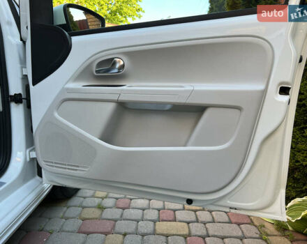 Белый Фольксваген e-up, объемом двигателя 0 л и пробегом 101 тыс. км за 6250 $, фото 35 на Automoto.ua