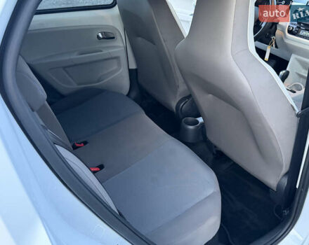 Белый Фольксваген e-up, объемом двигателя 0 л и пробегом 84 тыс. км за 5850 $, фото 17 на Automoto.ua