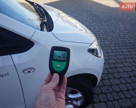 Белый Фольксваген e-up, объемом двигателя 0 л и пробегом 84 тыс. км за 6200 $, фото 69 на Automoto.ua