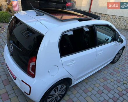 Белый Фольксваген e-up, объемом двигателя 0 л и пробегом 101 тыс. км за 6250 $, фото 78 на Automoto.ua