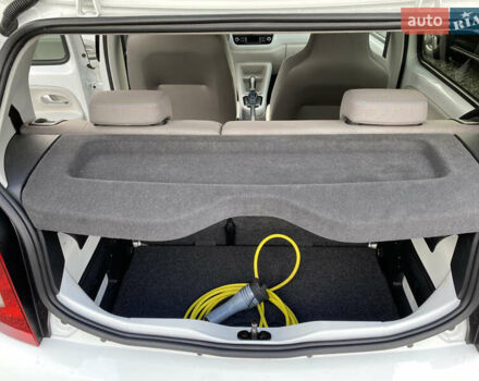 Белый Фольксваген e-up, объемом двигателя 0 л и пробегом 106 тыс. км за 6700 $, фото 47 на Automoto.ua