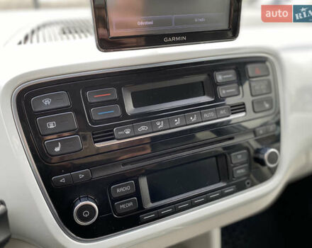 Белый Фольксваген e-up, объемом двигателя 0 л и пробегом 106 тыс. км за 6700 $, фото 59 на Automoto.ua