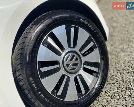 Белый Фольксваген e-up, объемом двигателя 0 л и пробегом 106 тыс. км за 6700 $, фото 28 на Automoto.ua