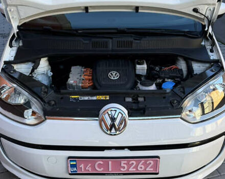 Белый Фольксваген e-up, объемом двигателя 0 л и пробегом 49 тыс. км за 8100 $, фото 46 на Automoto.ua