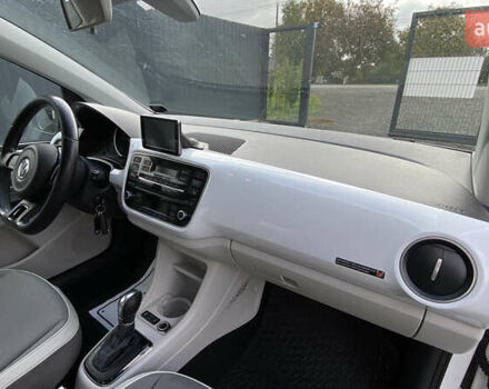 Белый Фольксваген e-up, объемом двигателя 0 л и пробегом 106 тыс. км за 6700 $, фото 57 на Automoto.ua