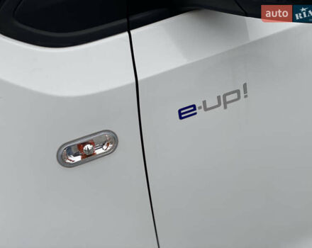 Белый Фольксваген e-up, объемом двигателя 0 л и пробегом 104 тыс. км за 6699 $, фото 23 на Automoto.ua