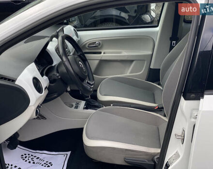 Белый Фольксваген e-up, объемом двигателя 0 л и пробегом 106 тыс. км за 6700 $, фото 42 на Automoto.ua