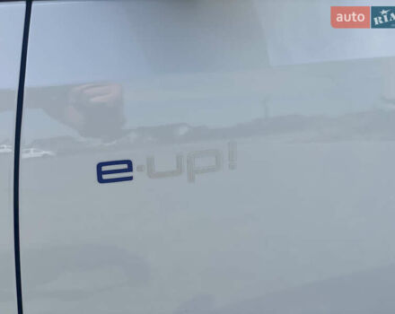 Белый Фольксваген e-up, объемом двигателя 0 л и пробегом 93 тыс. км за 12500 $, фото 12 на Automoto.ua