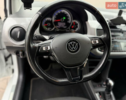 Белый Фольксваген e-up, объемом двигателя 0 л и пробегом 95 тыс. км за 12500 $, фото 34 на Automoto.ua