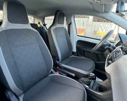 Белый Фольксваген e-up, объемом двигателя 0 л и пробегом 128 тыс. км за 11000 $, фото 19 на Automoto.ua