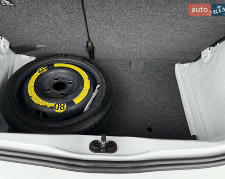 Белый Фольксваген e-up, объемом двигателя 0 л и пробегом 95 тыс. км за 12500 $, фото 14 на Automoto.ua