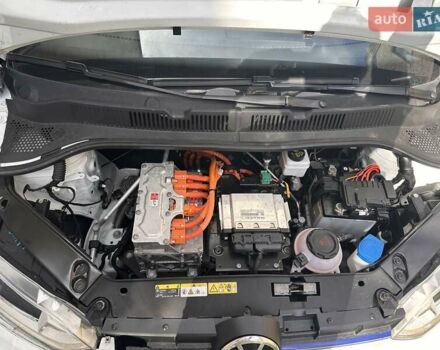 Белый Фольксваген e-up, объемом двигателя 0 л и пробегом 130 тыс. км за 9600 $, фото 7 на Automoto.ua