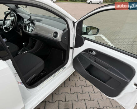 Белый Фольксваген e-up, объемом двигателя 0 л и пробегом 95 тыс. км за 12500 $, фото 24 на Automoto.ua