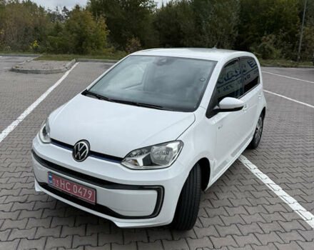 Белый Фольксваген e-up, объемом двигателя 0 л и пробегом 95 тыс. км за 12500 $, фото 1 на Automoto.ua