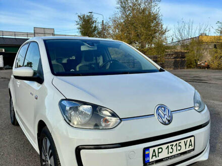 Фольксваген e-up 2013 в Кривом Роге на Automoto.ua Белый Фольксваген e-up, объемом двигателя 0 л и пробегом 124 тыс. км за 6900 $, фото 1 на Automoto.ua
