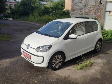 Фольксваген e-up 2014 в Прилуках на Automoto.ua Белый Фольксваген e-up, объемом двигателя 0 л и пробегом 39 тыс. км за 6600 $, фото 1 на Automoto.ua