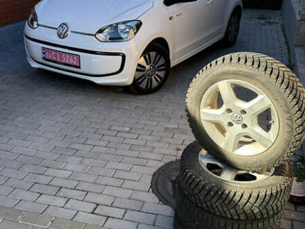 Фольксваген e-up 2015 в Виннице на Automoto.ua Белый Фольксваген e-up, объемом двигателя 0 л и пробегом 49 тыс. км за 8100 $, фото 1 на Automoto.ua