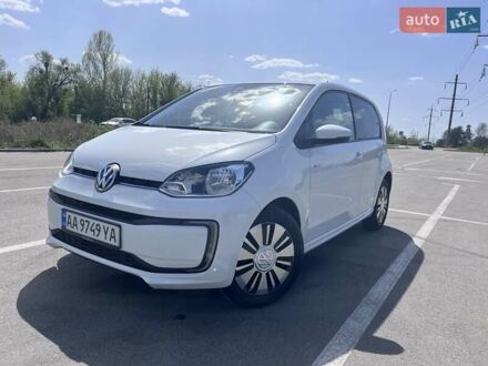 Фольксваген e-up 2018 в Ирпене на Automoto.ua Белый Фольксваген e-up, объемом двигателя 0 л и пробегом 65 тыс. км за 8500 $, фото 1 на Automoto.ua