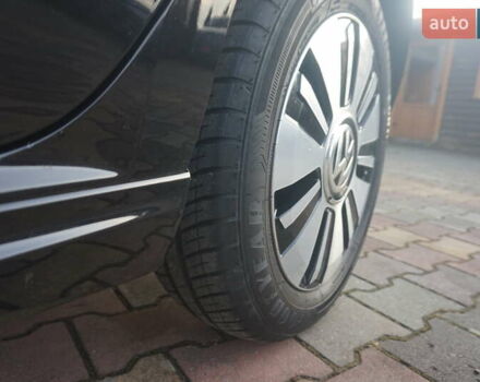 Черный Фольксваген e-up, объемом двигателя 0 л и пробегом 100 тыс. км за 6000 $, фото 57 на Automoto.ua