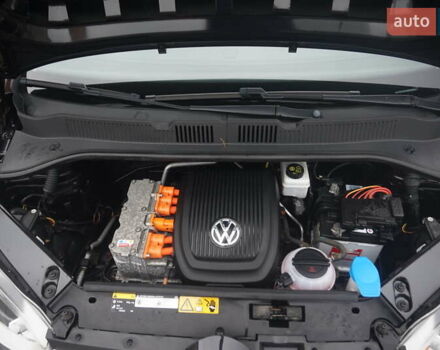 Черный Фольксваген e-up, объемом двигателя 0 л и пробегом 151 тыс. км за 5555 $, фото 51 на Automoto.ua