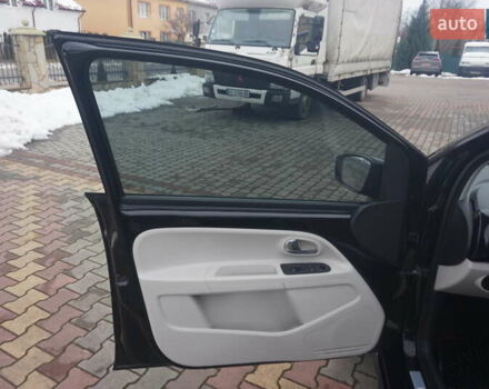 Черный Фольксваген e-up, объемом двигателя 0 л и пробегом 151 тыс. км за 5555 $, фото 23 на Automoto.ua