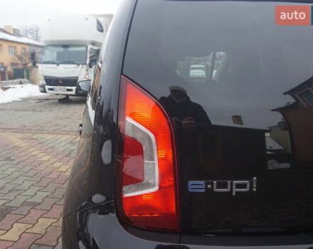 Черный Фольксваген e-up, объемом двигателя 0 л и пробегом 151 тыс. км за 5555 $, фото 21 на Automoto.ua