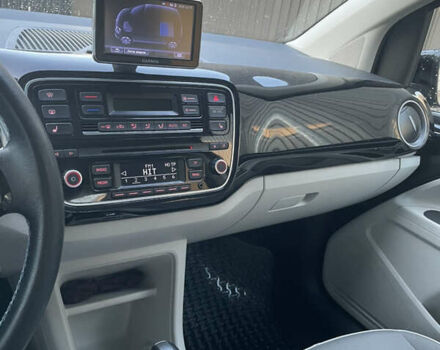 Черный Фольксваген e-up, объемом двигателя 0 л и пробегом 113 тыс. км за 6450 $, фото 6 на Automoto.ua