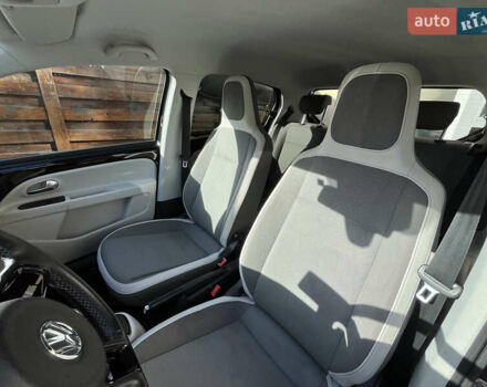 Черный Фольксваген e-up, объемом двигателя 0 л и пробегом 133 тыс. км за 6100 $, фото 14 на Automoto.ua