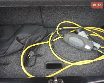 Черный Фольксваген e-up, объемом двигателя 0 л и пробегом 151 тыс. км за 5555 $, фото 48 на Automoto.ua