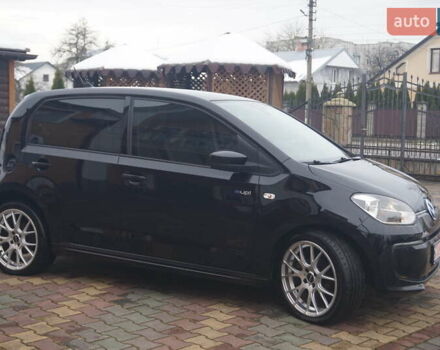 Черный Фольксваген e-up, объемом двигателя 0 л и пробегом 151 тыс. км за 5555 $, фото 3 на Automoto.ua