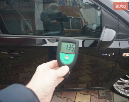 Черный Фольксваген e-up, объемом двигателя 0 л и пробегом 151 тыс. км за 5555 $, фото 70 на Automoto.ua