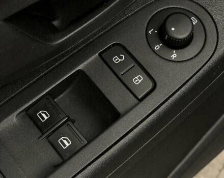 Черный Фольксваген e-up, объемом двигателя 0 л и пробегом 58 тыс. км за 10850 $, фото 6 на Automoto.ua