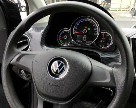 Черный Фольксваген e-up, объемом двигателя 0 л и пробегом 58 тыс. км за 10850 $, фото 10 на Automoto.ua