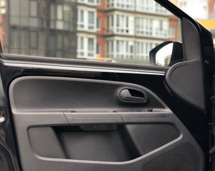 Черный Фольксваген e-up, объемом двигателя 0 л и пробегом 58 тыс. км за 10850 $, фото 20 на Automoto.ua