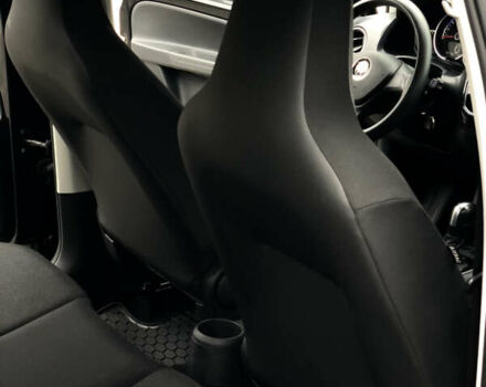 Черный Фольксваген e-up, объемом двигателя 0 л и пробегом 58 тыс. км за 10850 $, фото 18 на Automoto.ua