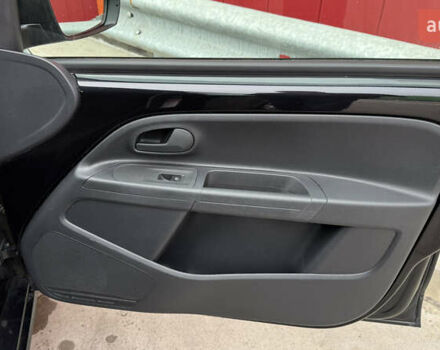 Черный Фольксваген e-up, объемом двигателя 0 л и пробегом 48 тыс. км за 10500 $, фото 45 на Automoto.ua