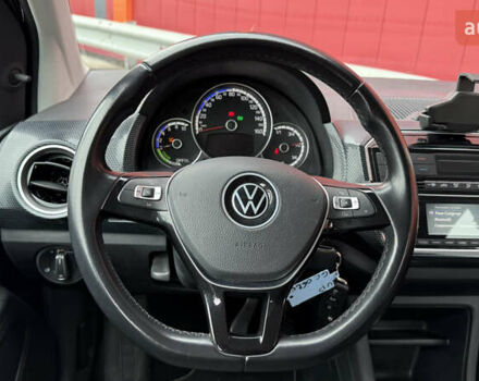 Черный Фольксваген e-up, объемом двигателя 0 л и пробегом 48 тыс. км за 10500 $, фото 50 на Automoto.ua