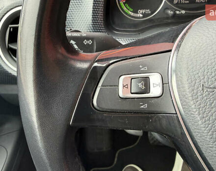 Черный Фольксваген e-up, объемом двигателя 0 л и пробегом 48 тыс. км за 10500 $, фото 20 на Automoto.ua