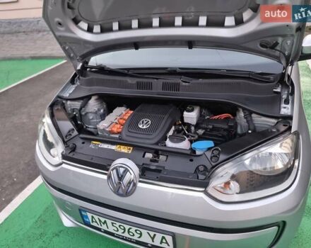 Серый Фольксваген e-up, объемом двигателя 0 л и пробегом 99 тыс. км за 6450 $, фото 16 на Automoto.ua