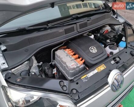 Серый Фольксваген e-up, объемом двигателя 0 л и пробегом 99 тыс. км за 6450 $, фото 19 на Automoto.ua