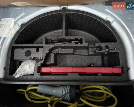 Серый Фольксваген e-up, объемом двигателя 0 л и пробегом 109 тыс. км за 5600 $, фото 15 на Automoto.ua