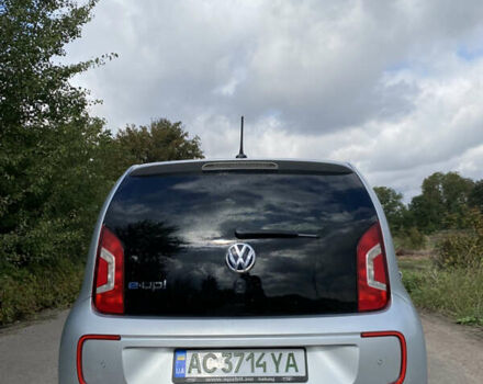 Серый Фольксваген e-up, объемом двигателя 0 л и пробегом 99 тыс. км за 6500 $, фото 4 на Automoto.ua