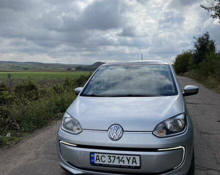 Серый Фольксваген e-up, объемом двигателя 0 л и пробегом 99 тыс. км за 6500 $, фото 2 на Automoto.ua